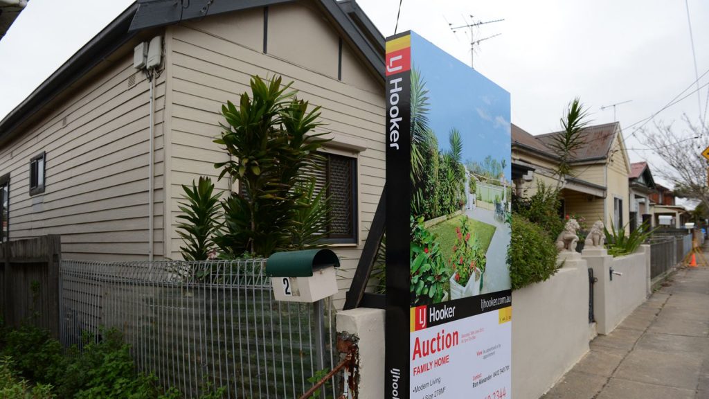 哪些suburbs的独立屋首付低于10万澳元?